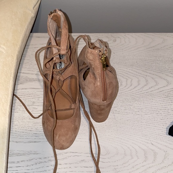 Lace up heels - Picture 3 of 3